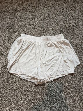 🌿 Women’s Cream Athletic Shorts with Elastic Waist